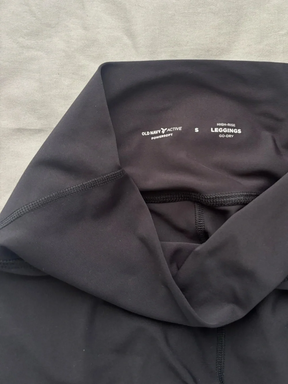 Old Navy Black High-Rise Active Leggings - Picture 2 of 3